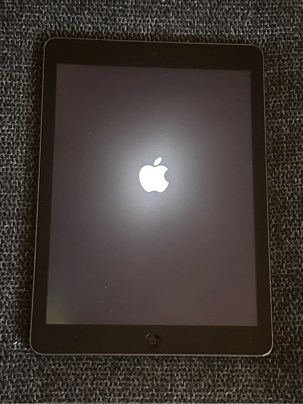Apple Space Gray iPad Tablet 128GB- Touchscreen